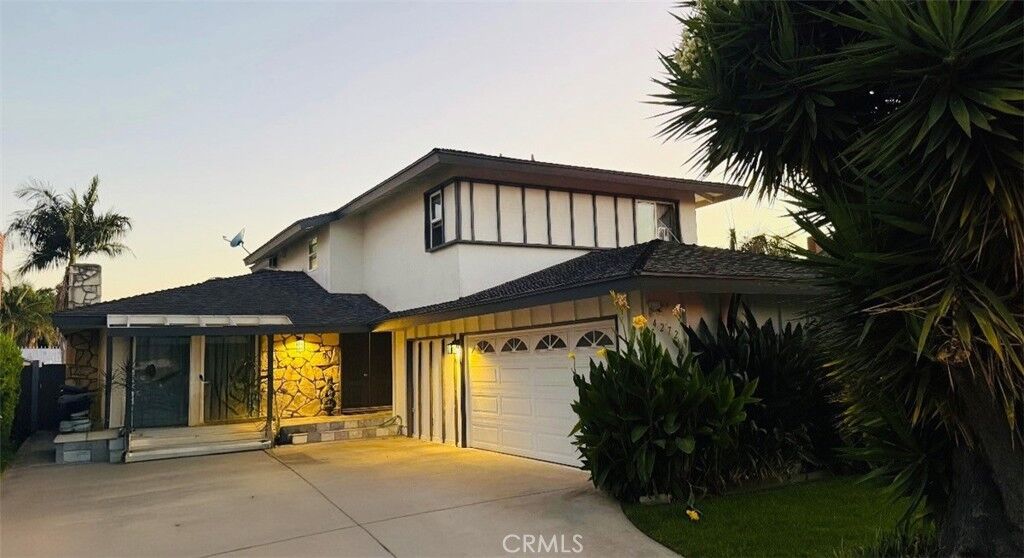 Property Photo:  4272 Niland St  CA 90262 