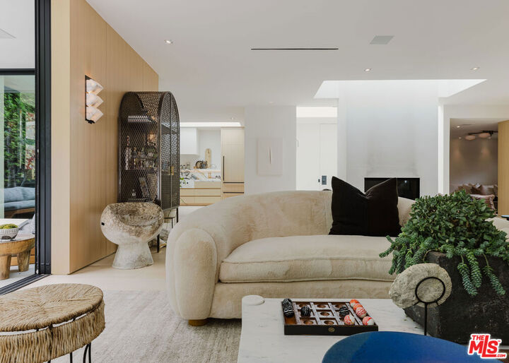 Property Photo:  1952 N Beverly Drive  CA 90210 