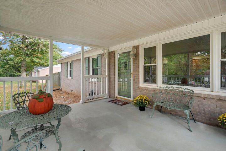 Property Photo:  140 Lakeside Dr  TN 38401 