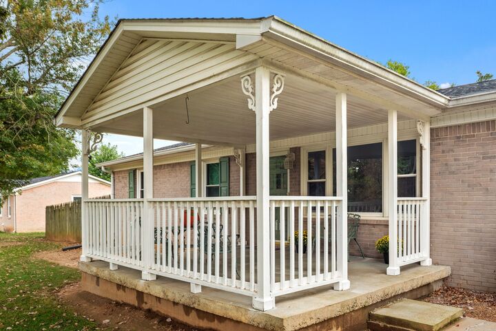 Property Photo:  140 Lakeside Dr  TN 38401 