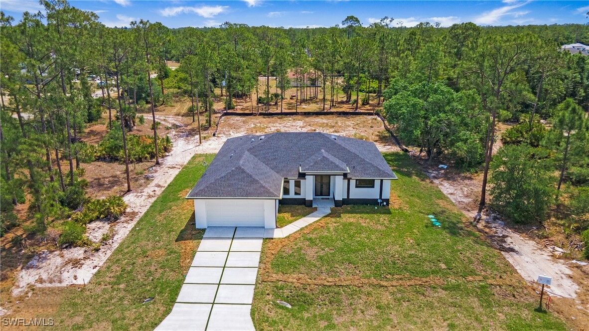 Property Photo:  1420 Poinsettia Avenue  FL 33972 