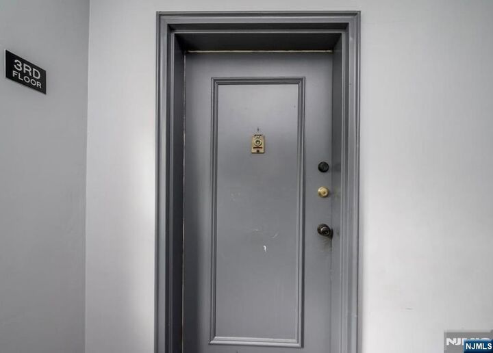 Property Photo:  245 Johnson Avenue K5  NJ 07601 