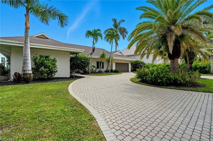 Property Photo: 5122 Starfish Ave FL 34103