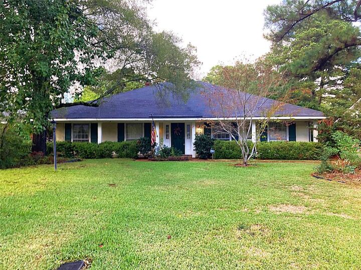 Property Photo: 10013 Beaver Creek Drive LA 71106