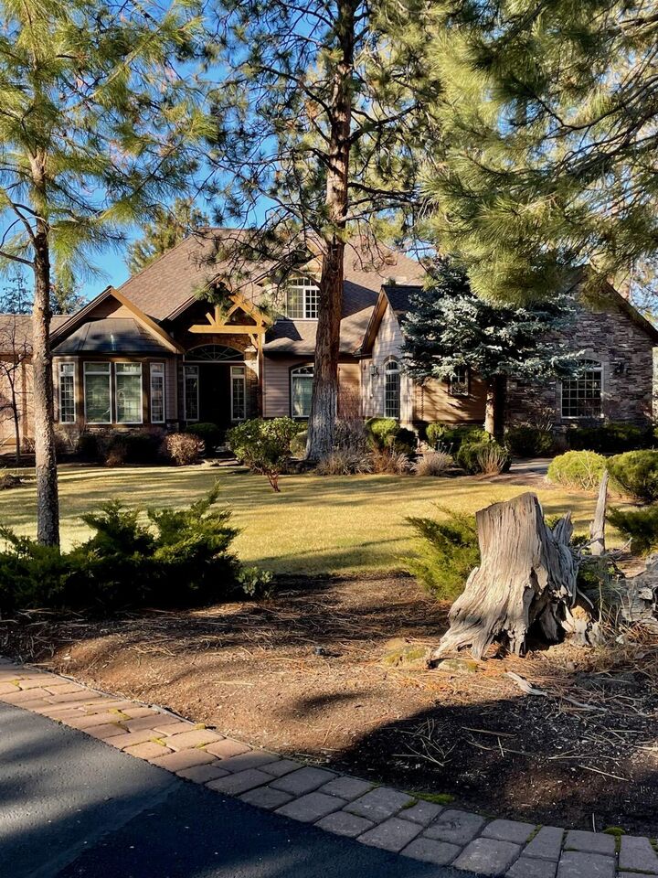 Property Photo:  60287 Evening Star Lane  OR 97702 