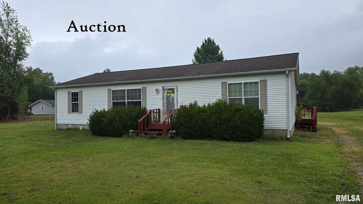 104 Hickory Street  Harrisburg IL 62946 photo