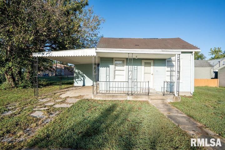 Property Photo: 111 S 5th Street IL 62932
