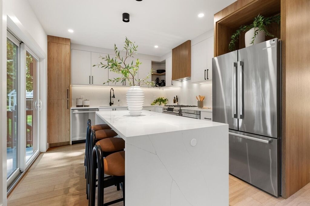 Property Photo:  6 Wyman Court 6  MA 01890 