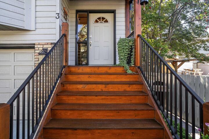 Photo de la propriété:  810 4th Street W 3  AB T1W 2H6 