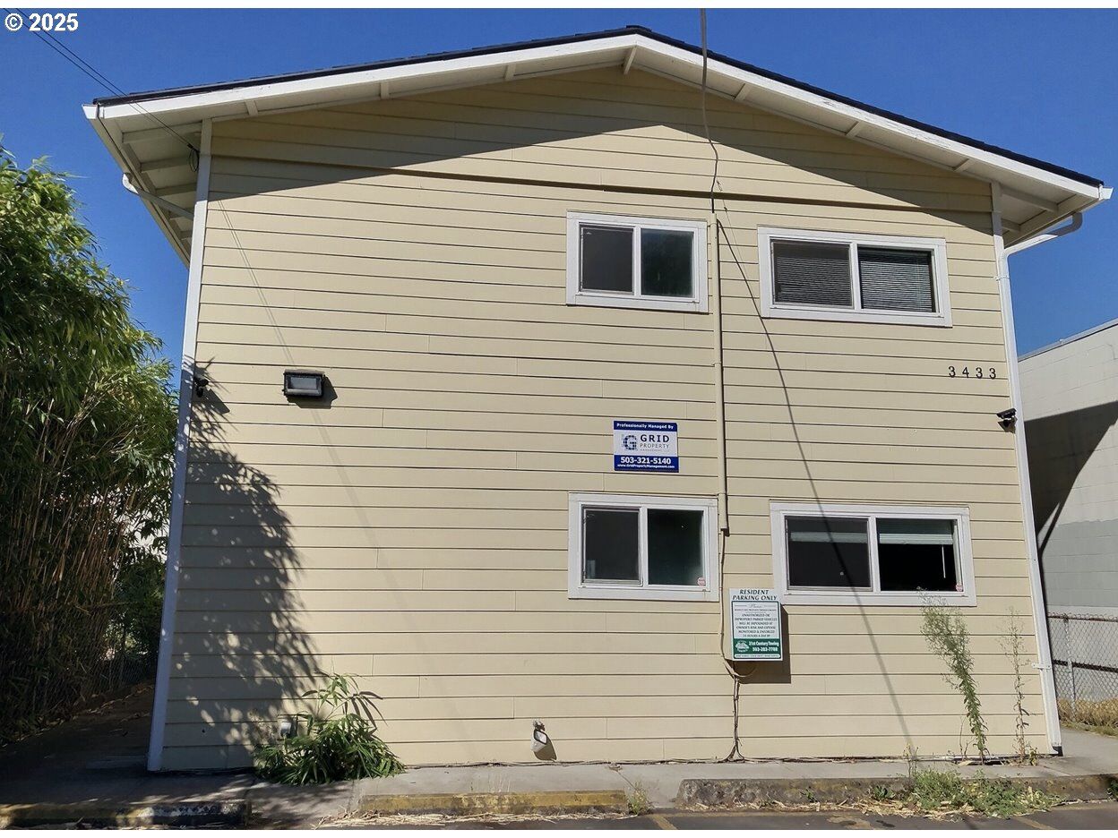 Property Photo:  3433 SE 22nd Ave  OR 97202 