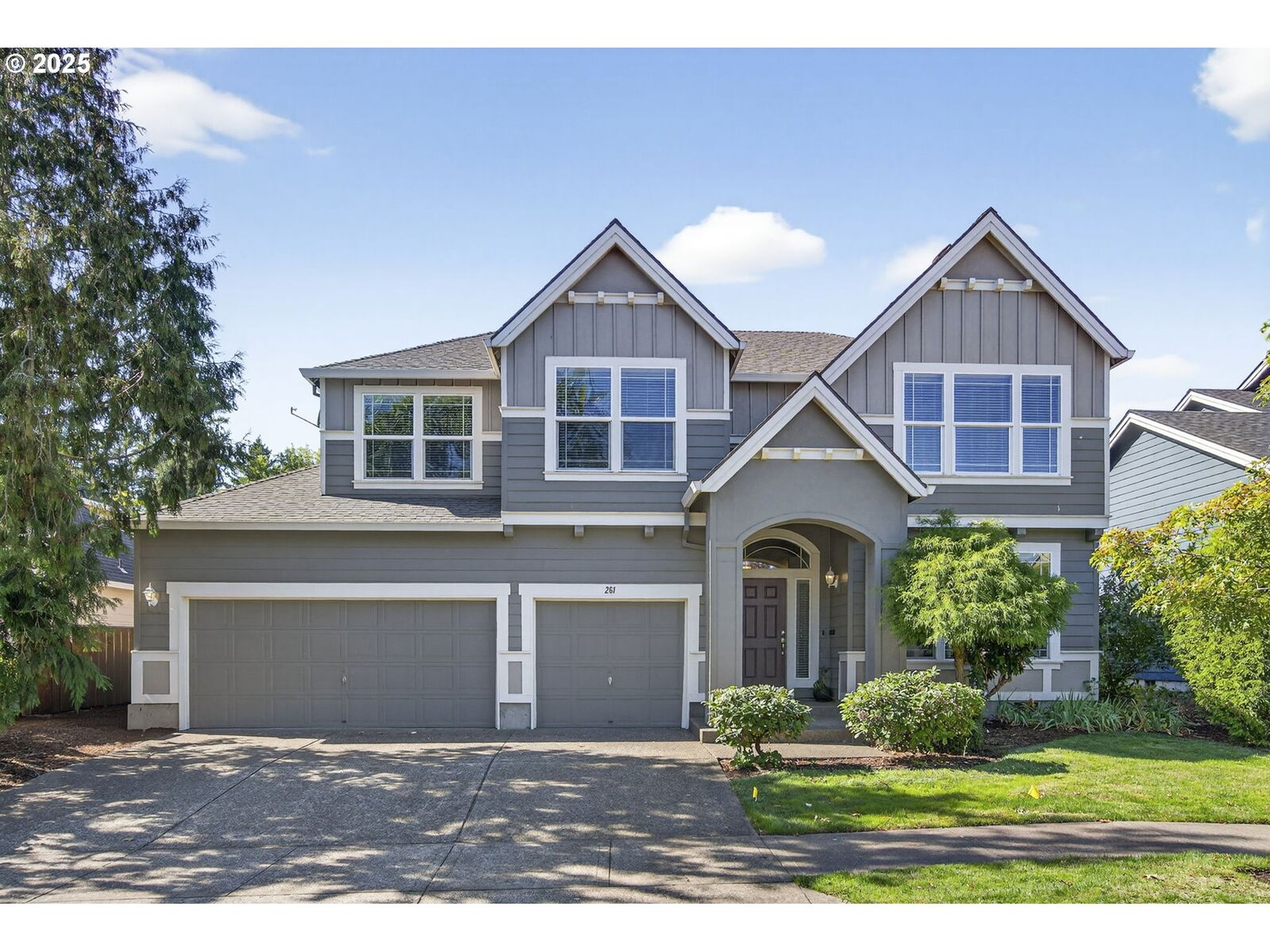 Property Photo:  261 Burl St  OR 97132 