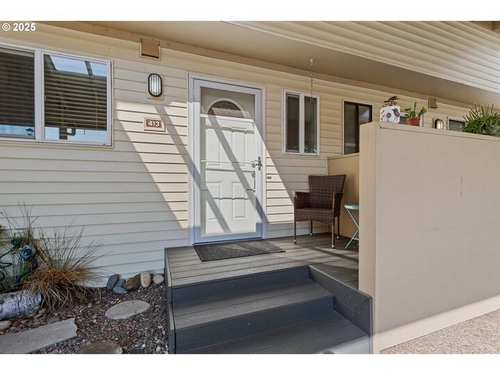 Property Photo:  413 N Hayden Bay Dr  OR 97217 