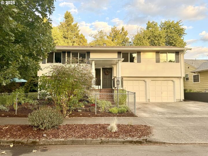 Property Photo:  7140 N Macrum Ave  OR 97203 