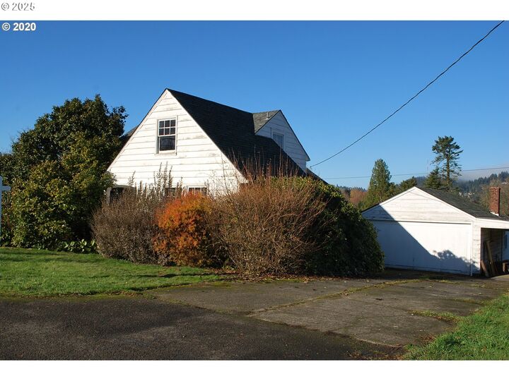 2119 SW Nevada Ct  Portland OR 97219 photo