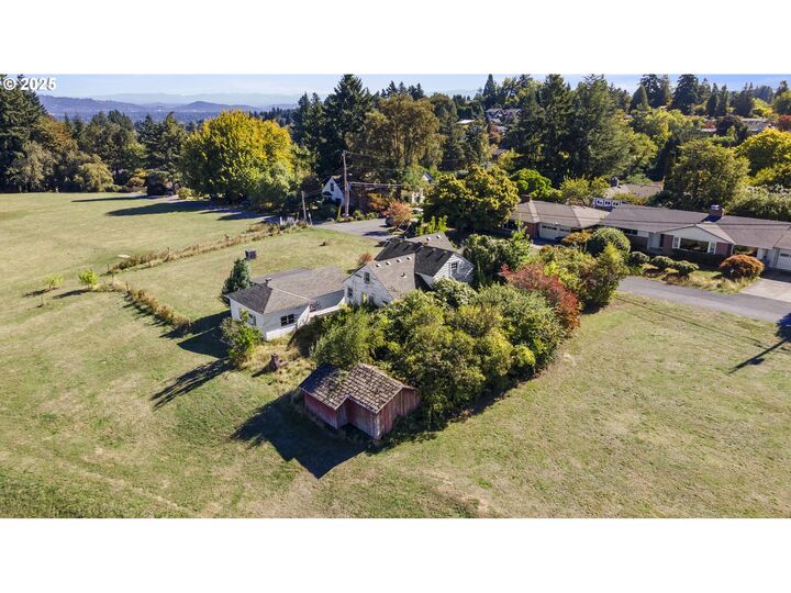 2119 SW Nevada Ct  Portland OR 97219 photo