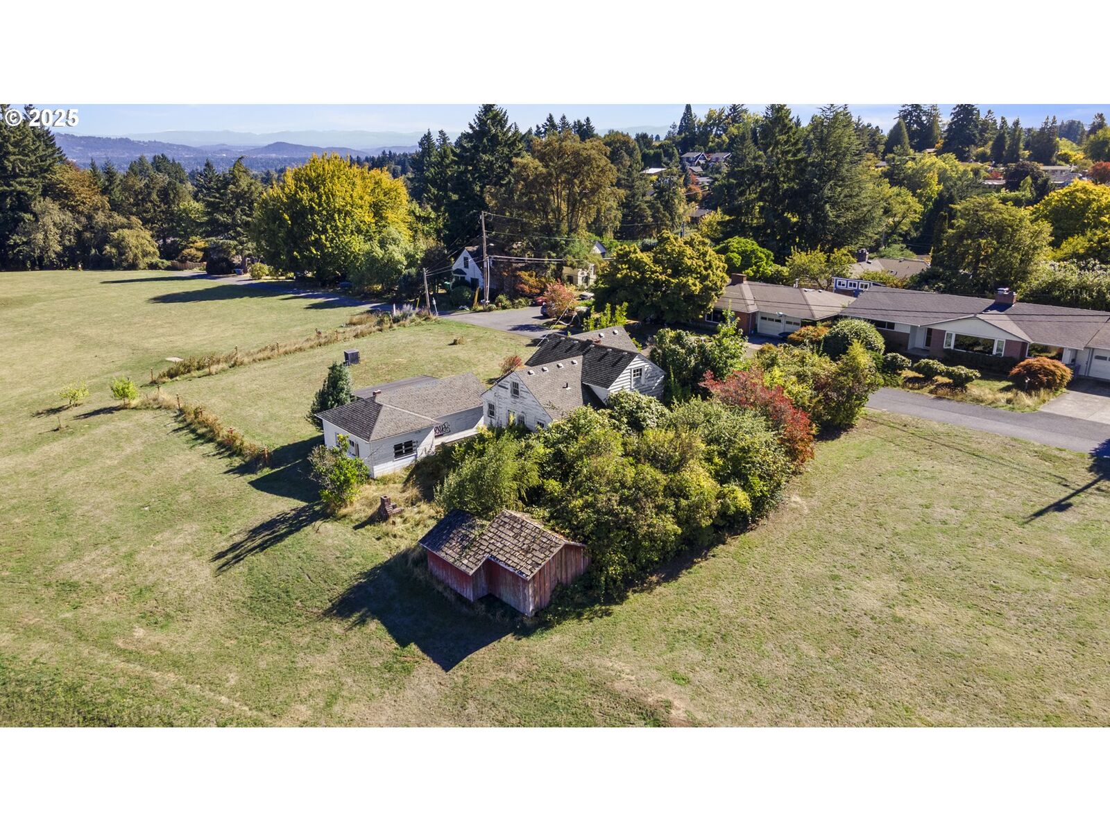 Property Photo:  2119 SW Nevada Ct  OR 97219 