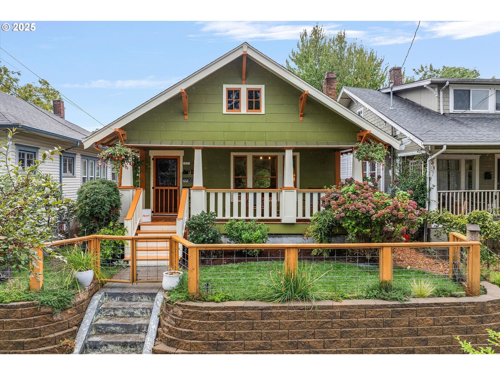 Property Photo:  1231 NE 73rd Ave  OR 97213 