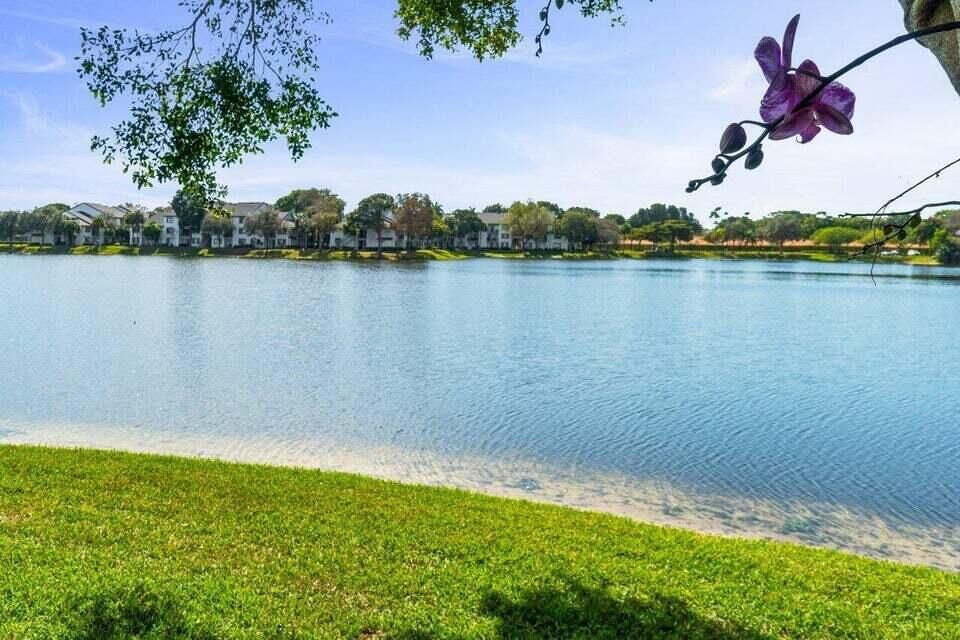 Property Photo:  5380 Cedar Lake Drive 302  FL 33437 