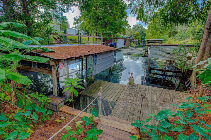 Property Photo: 736 San Mateo Rd FL 32189