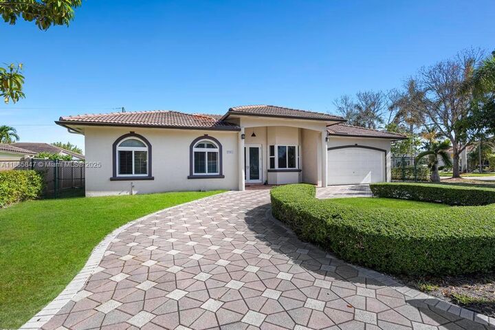 9201 SW 170th Ln  Palmetto Bay FL 33157 photo