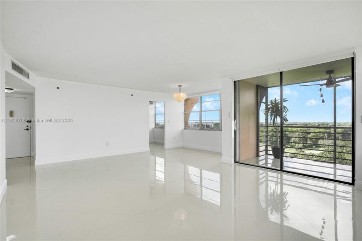 Property Photo: 1100 Saint Charles Pl Ph5 FL 33026