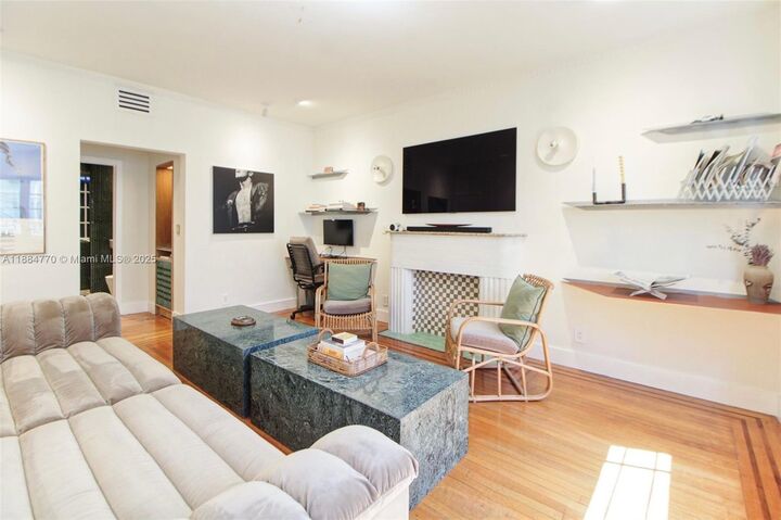 Property Photo: 1573 Pennsylvania Ave 7N FL 33139