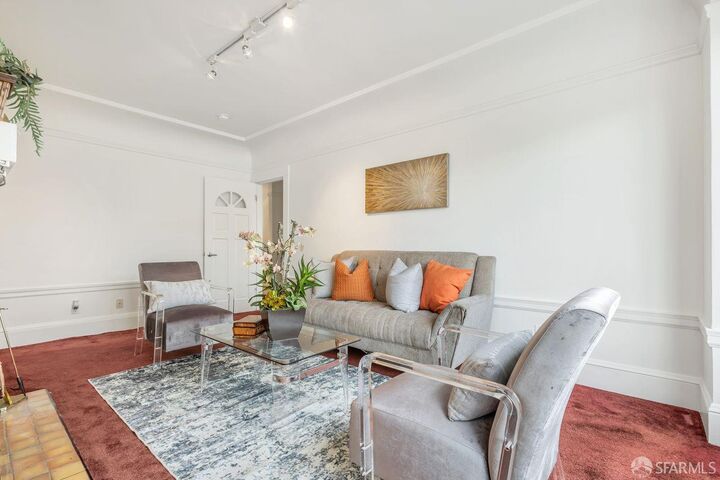 Property Photo:  528 London Street  CA 94112 