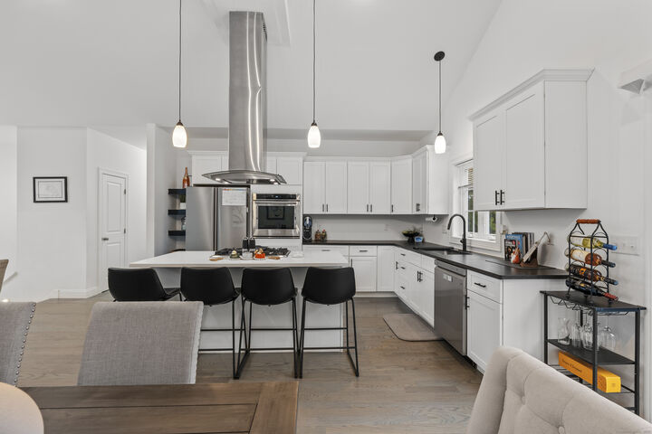 Property Photo:  6 Carriage Drive  CT 06424 