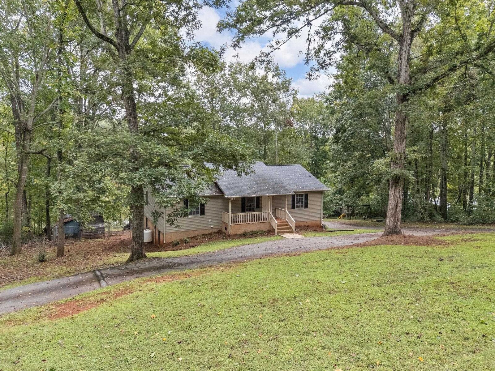 Property Photo:  1285 Riveroak Road  SC 29349 