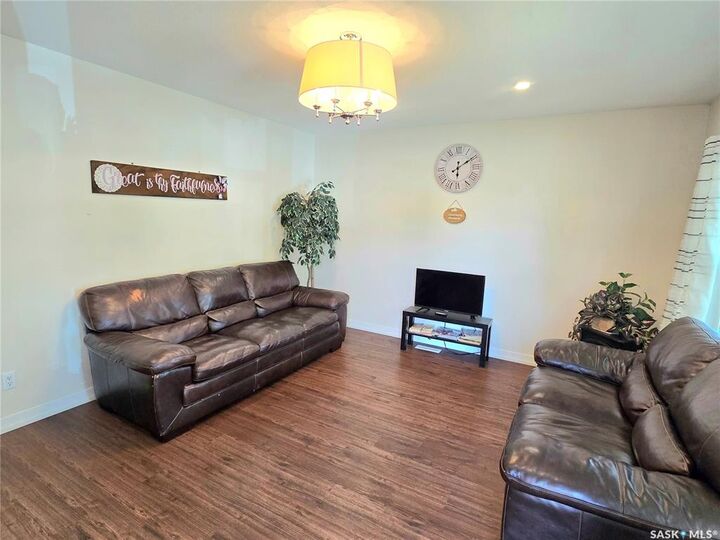 Property Photo:  1811 20th Street W  SK S7M 1A1 