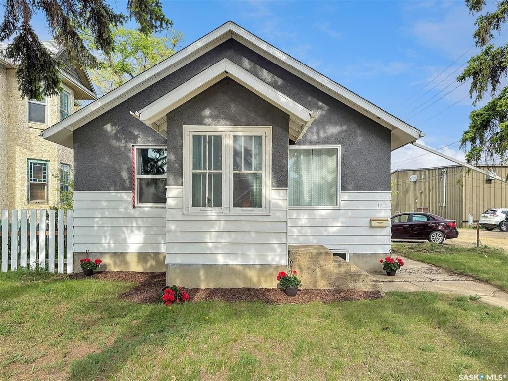 Property Photo:  17 3rd Avenue NE  SK S9H 2G3 
