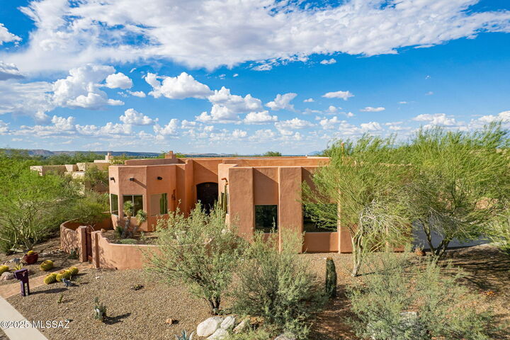 Property Photo:  851 E Florida Saddle Court  AZ 85614 