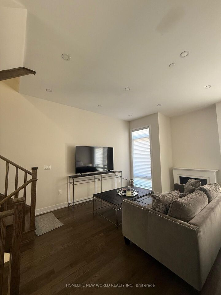 Property Photo:  5 Ingersoll Lane  ON L4E 1G9 