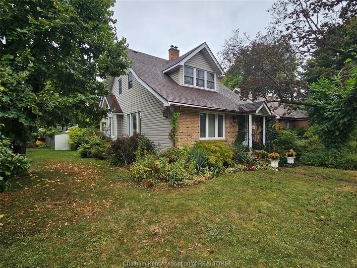 Property Photo: 418 Gillard Street ON N8A 1N6