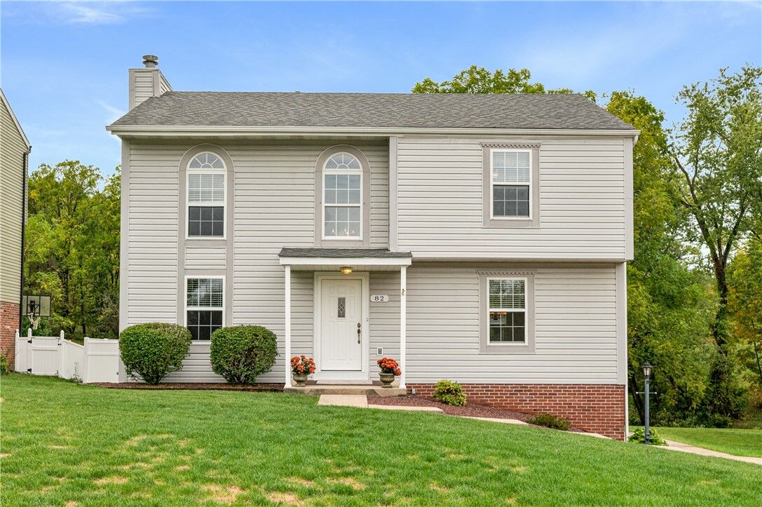 Property Photo:  82 Forest Glen Drive  PA 15126 