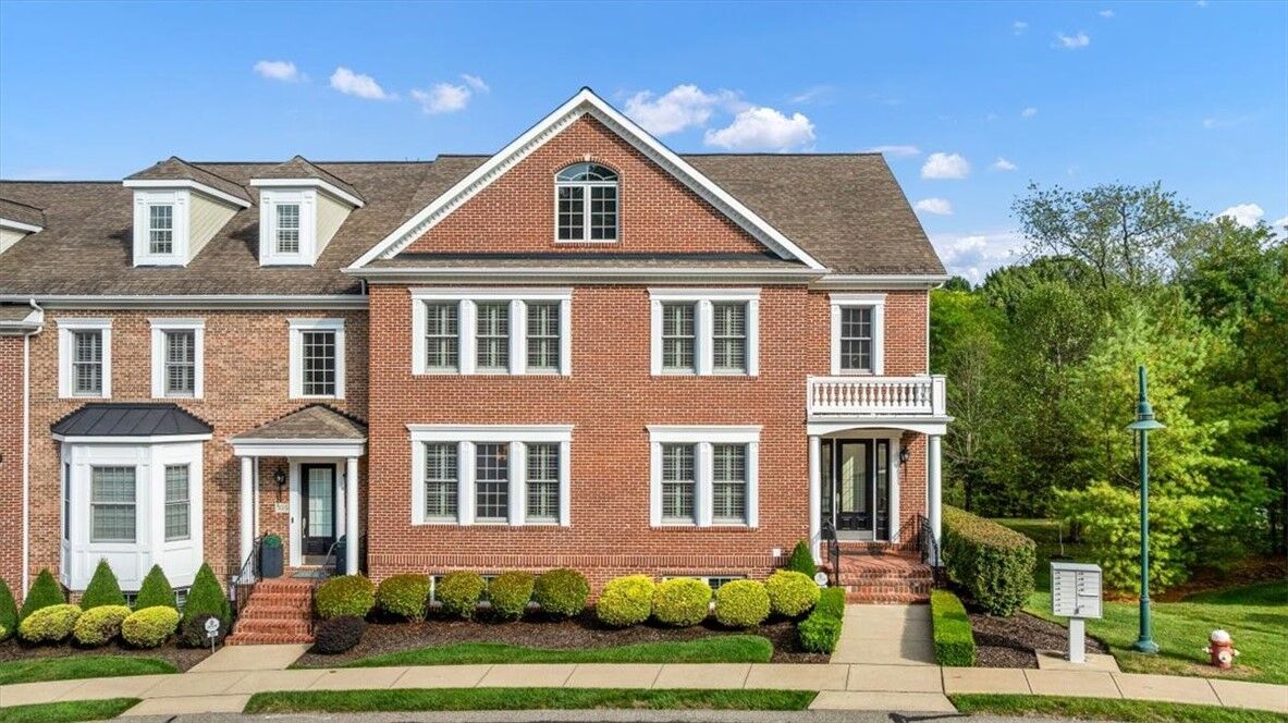 Property Photo:  307 Georgetowne Ct  PA 15090 