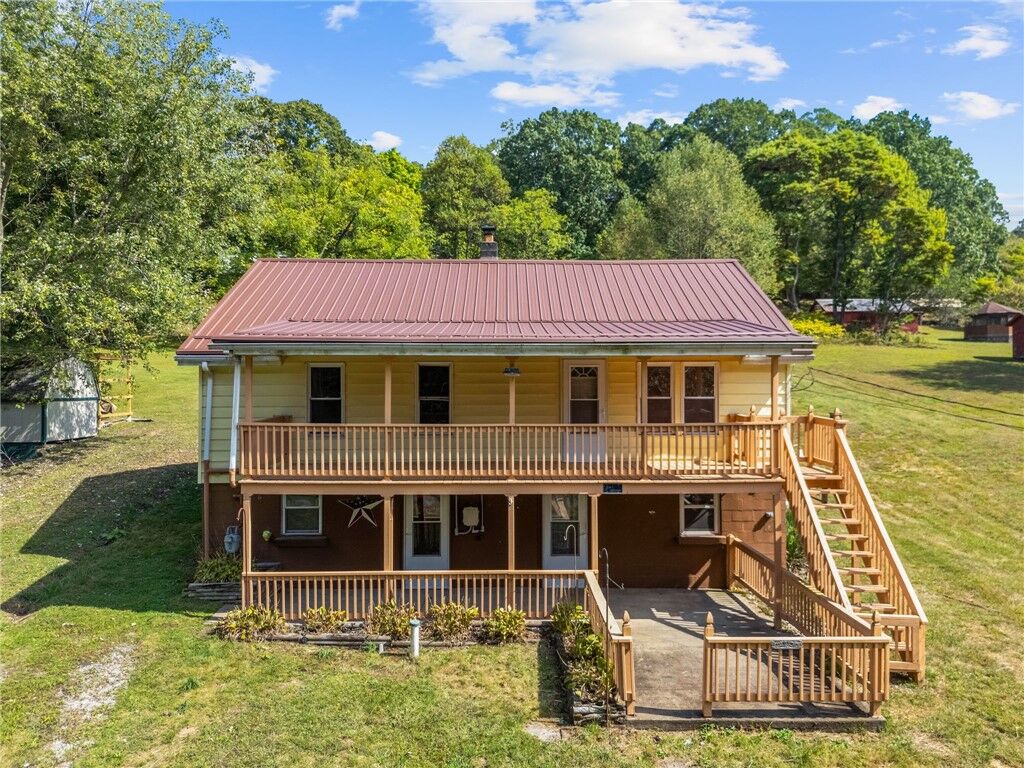 Property Photo: 10 Williams Rd PA 15021