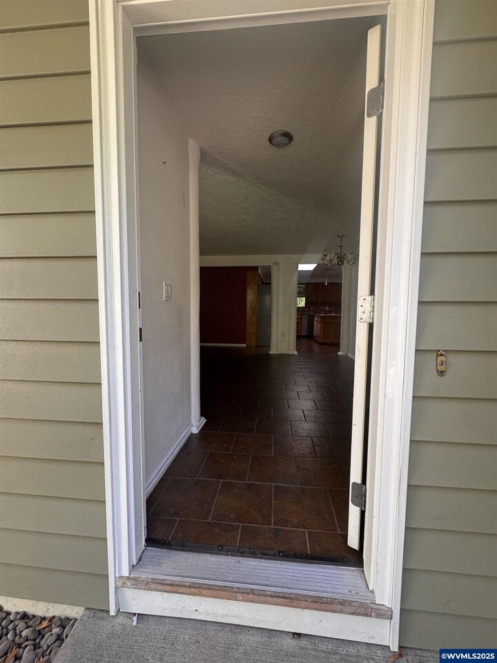 Property Photo: 2286 Greentree Dr NE OR 97305