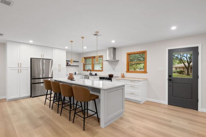 Property Photo: 2710 Greenlawn Parkway TX 78757