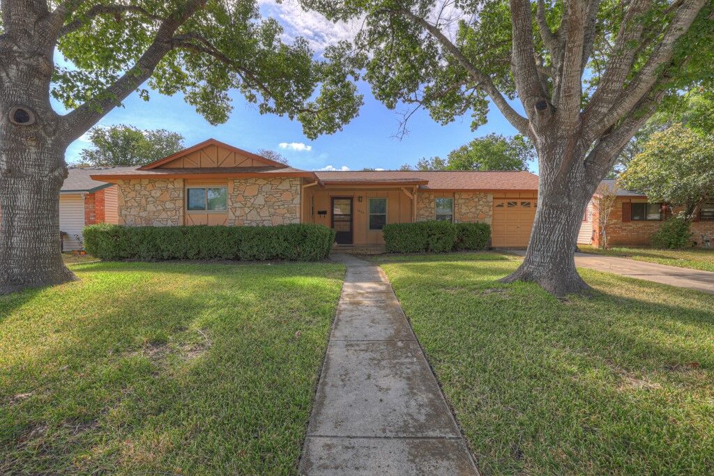 Property Photo:  1004 Gettysburg Drive  TX 78154 