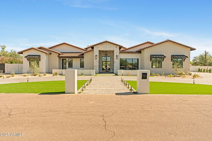 Property Photo:  10809 N 82nd Place  AZ 85260 