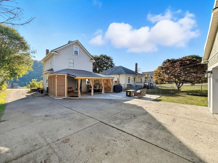 Property Photo: 604 Walnut St PA 16343