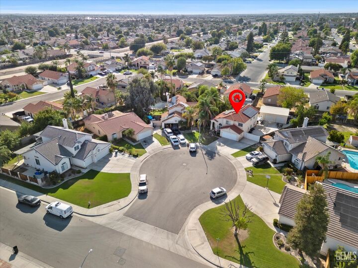 Property Photo:  3910 Four Seasons Court  CA 93313 