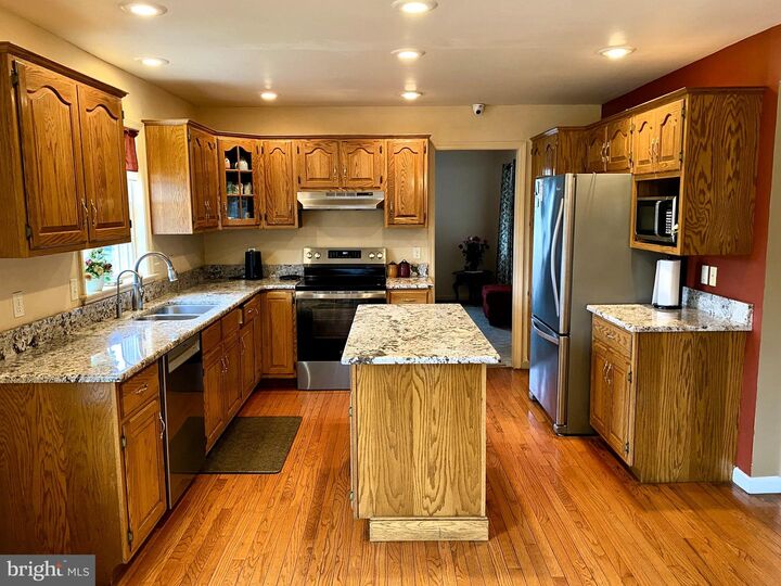Property Photo:  5788 Glen Oaks Drive  PA 17555 