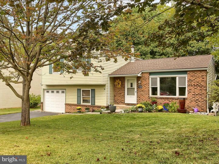 Property Photo:  7770 Robin Road  PA 17111 