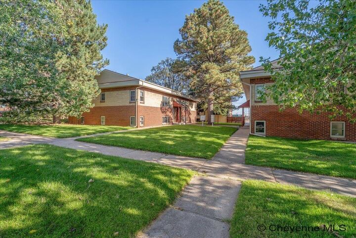 Property Photo: 811 E 17th St WY 82001
