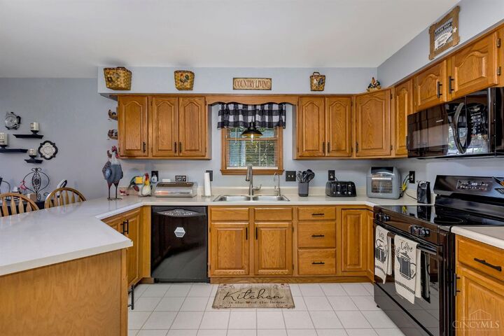 Property Photo:  425 Heritage Place  OH 45067 