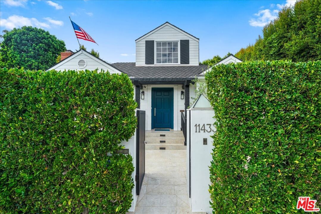 Property Photo:  11433 Albata St  CA 90049 