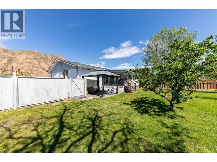 Property Photo:  2275 Bonnie Place  BC V2B 4Y8 