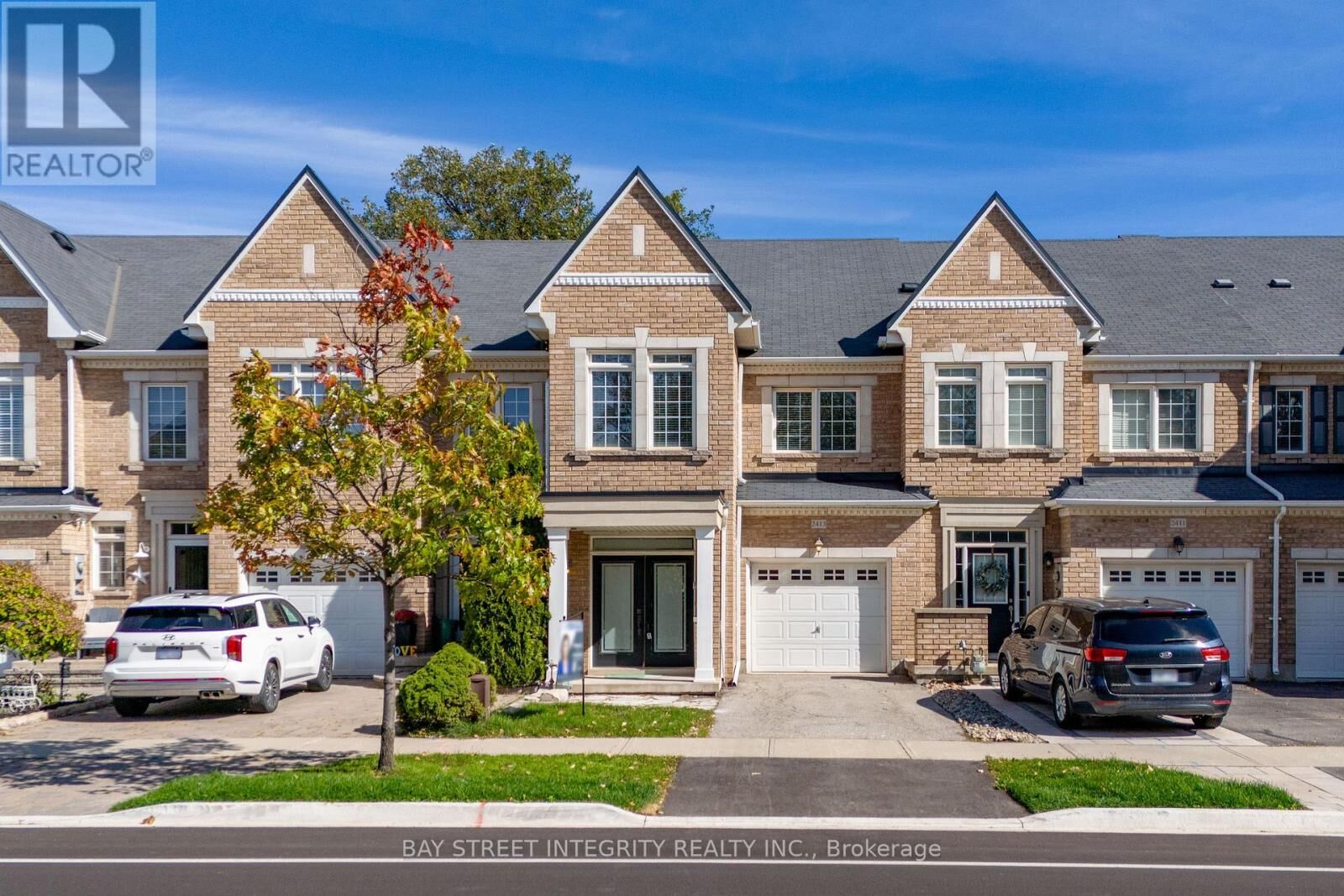 Property Photo:  2413 Grand Oak Trail  ON L6M 0J4
